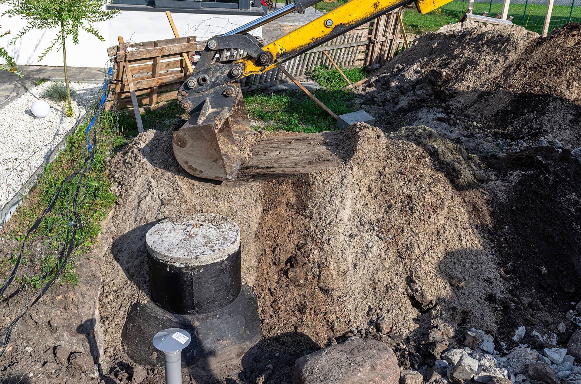 new septic system being installed to replace a cesspool on Oʻahu
